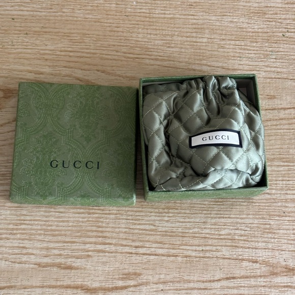 Gucci - Picture 2 of 9